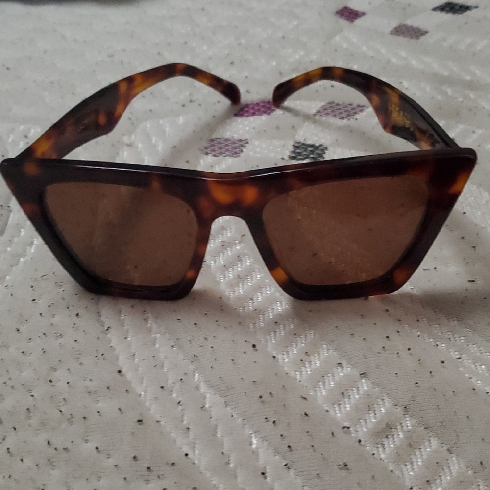 "Lucy" Sunglasses By Free People